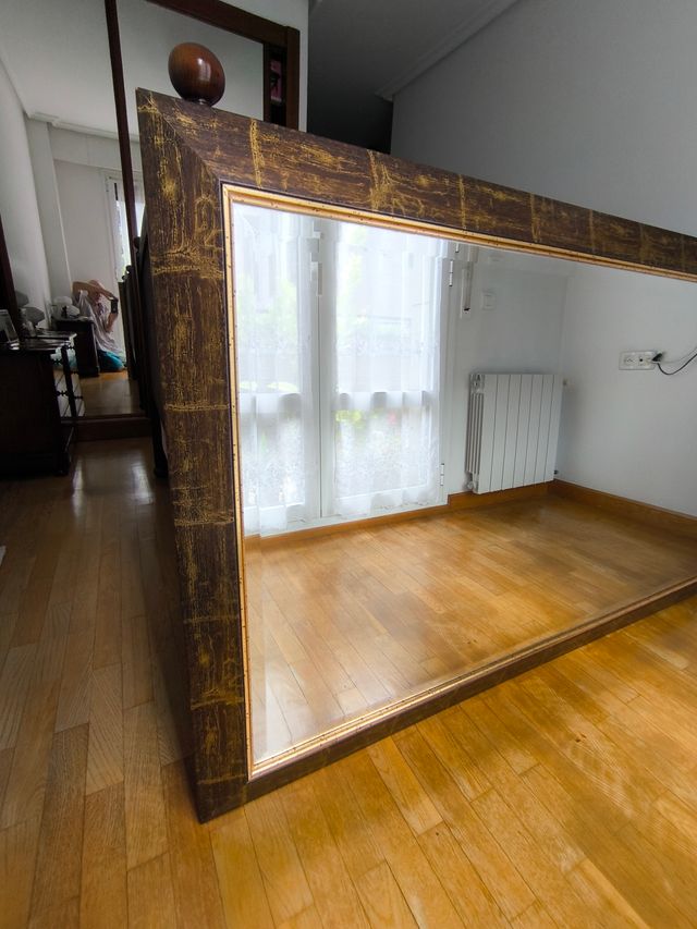 Espejo grande marrón dorado para Salón-Hall 