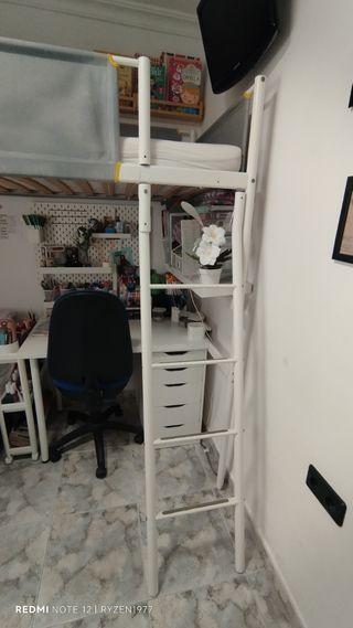 Cama alta Ikea - Blanca y Gris