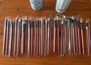 NUEVAS. Set 24 Brochas maquillaje Anjou