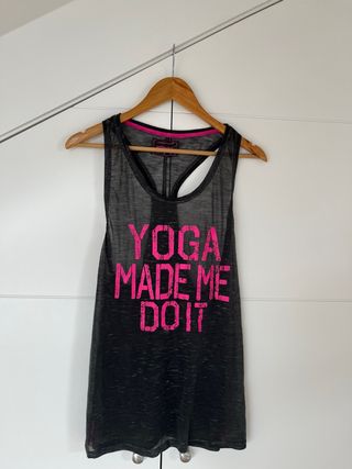 Camiseta deportiva gris Yoga
