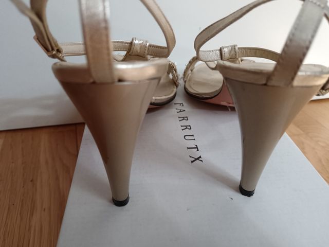 Sandalias doradas FARRUTX