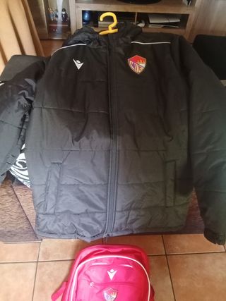 Marca Macron Cazadora y mochila 2 medias club depo