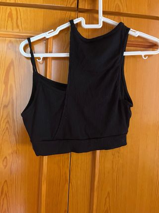 Top negro Bershka - Talla M