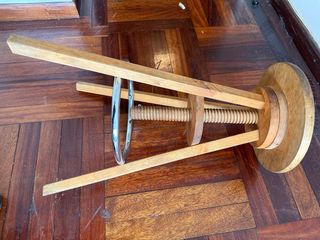 Taburete de madera vintage regulable