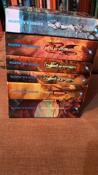 Colección completa de libros de Juego de tronos .