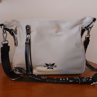 Bolso Pepe Moll bandolera beige claro y negro