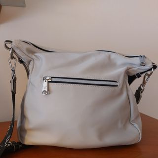 Bolso Pepe Moll bandolera beige claro y negro