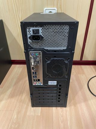 Torre PC negra