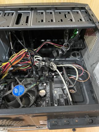 Torre PC negra