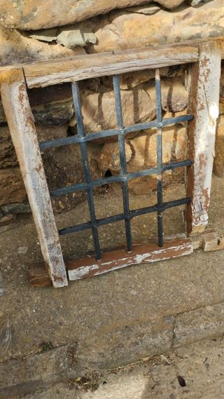 Reja ventana antigua - hierro forjado