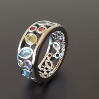 Anillo chapado en Plata con piedras multicolores