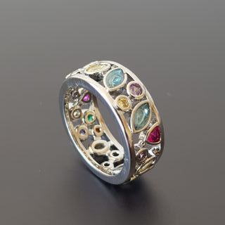 Anillo chapado en Plata con piedras multicolores