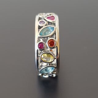 Anillo chapado en Plata con piedras multicolores