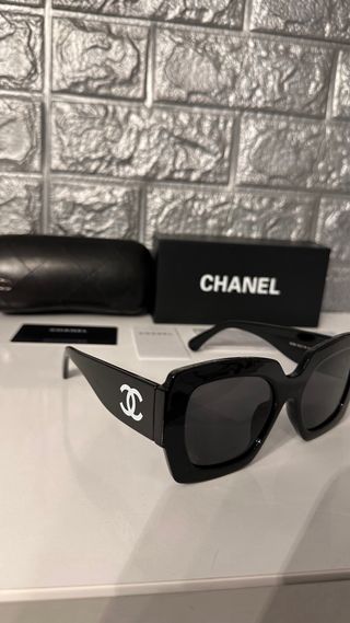 Gafas de sol de hombre y mujer