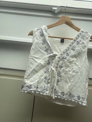 Top blanco Shein - sin mangas