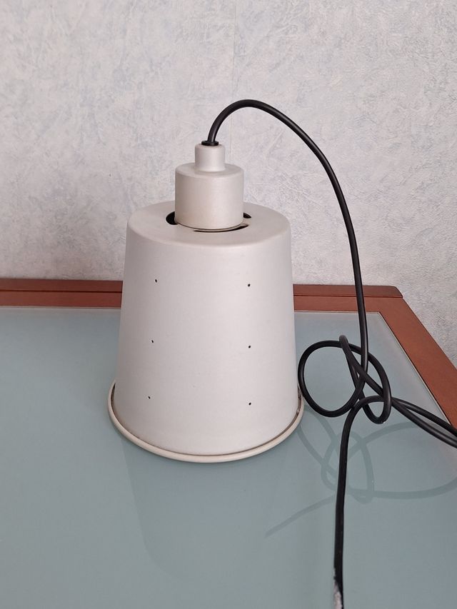 Plafón Ikea metálico gris y blanco