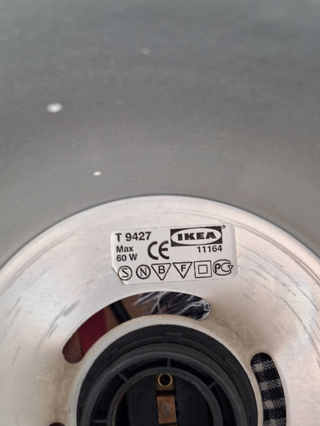 Plafón Ikea metálico gris y blanco