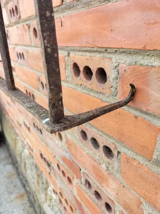 Reja antigua de hierro 