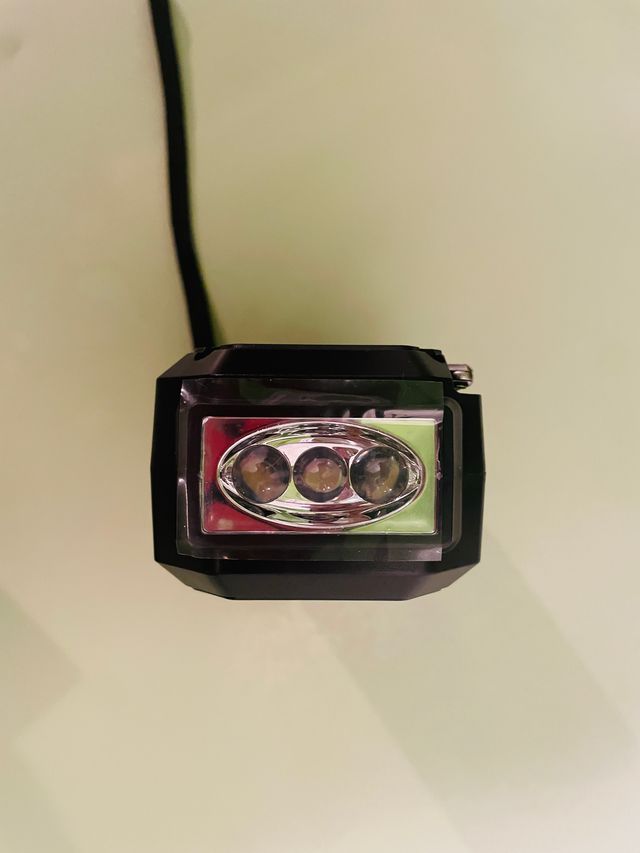 NUOVO power bank USB con torcia radio a manovella solare