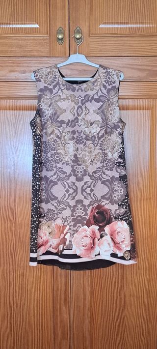 Vestido Rinascimento evasé estampado.