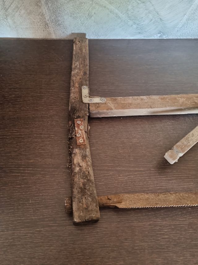 Sierra de madera antigua