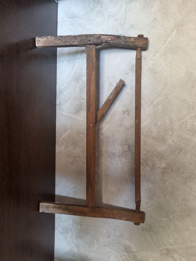 Sierra de madera antigua