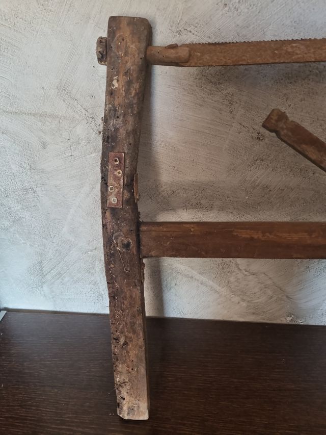 Sierra de madera antigua