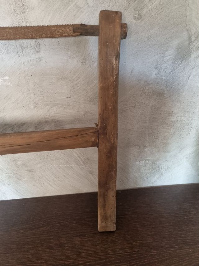 Sierra de madera antigua