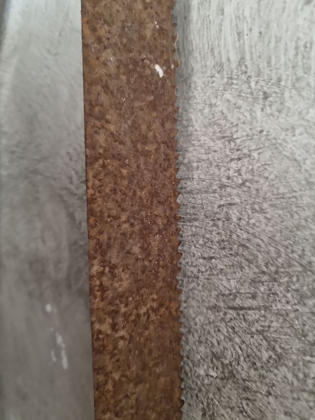 Sierra de madera antigua