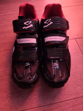 Zapatillas ciclismo mujer - rojas y negras