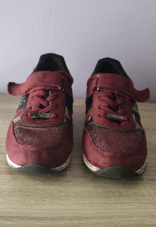 Zapatillas talla 39 Xti burdeos y negras