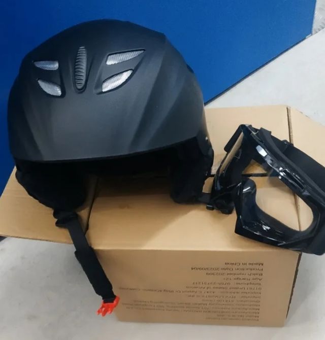Casco esquí nuevo