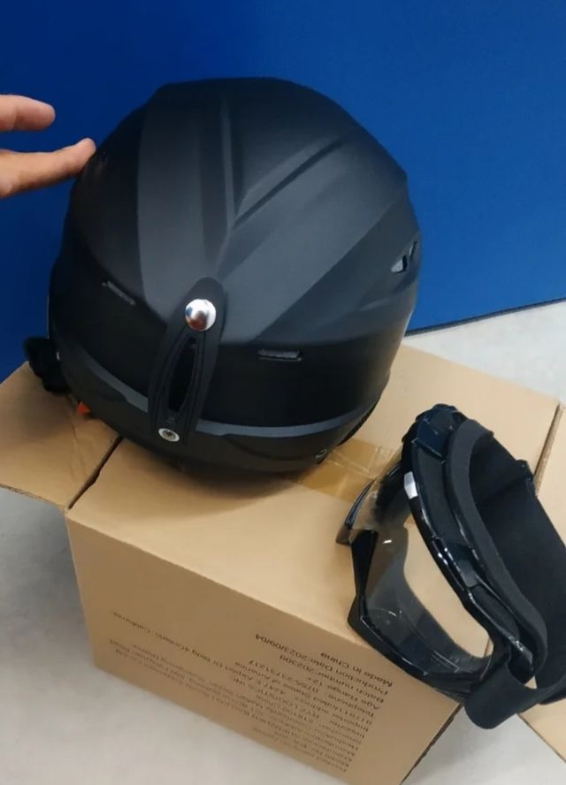 Casco esquí nuevo