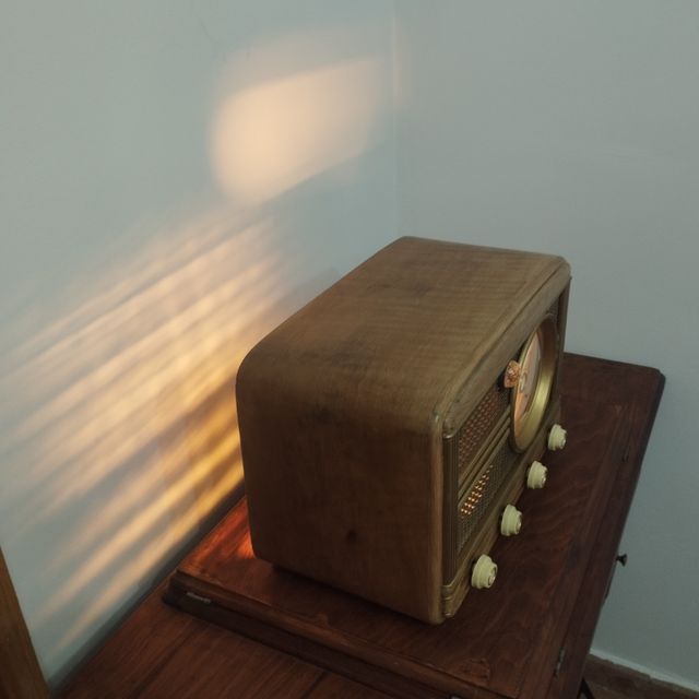 Radio antigua de madera