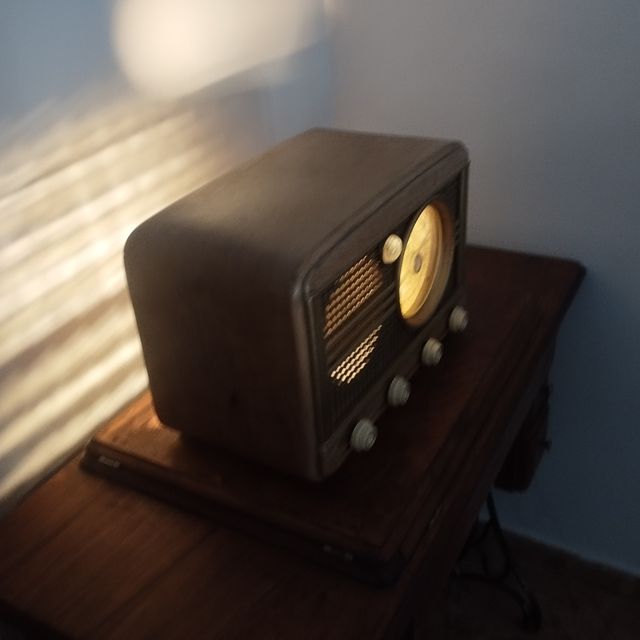 Radio antigua de madera