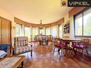 Chalet en venta en Bergondo