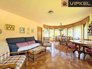 Chalet en venta en Bergondo
