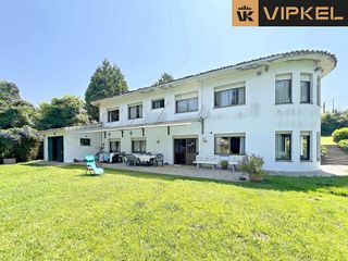 Chalet en venta en Bergondo
