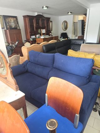 Sofá azul de tela