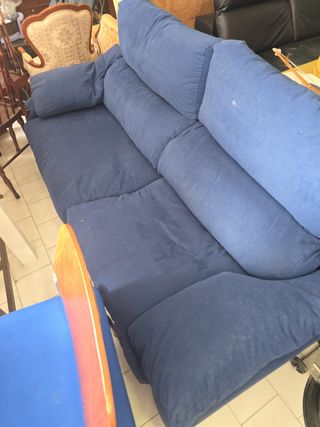 Sofá azul de tela