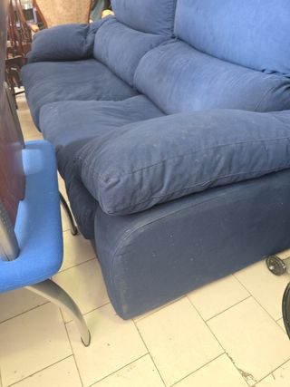 Sofá azul de tela