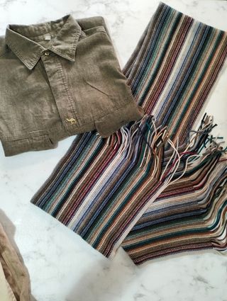 Camicia verde oliva & sciarpa multicolor