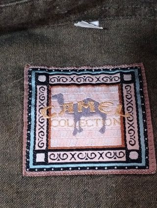 Camicia verde oliva & sciarpa multicolor