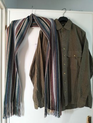 Camicia verde oliva & sciarpa multicolor