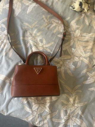 Bolso Guess Marrón Pequeño