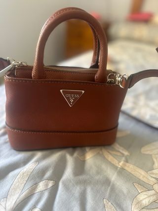 Bolso Guess Marrón Pequeño