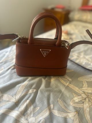 Bolso Guess Marrón Pequeño