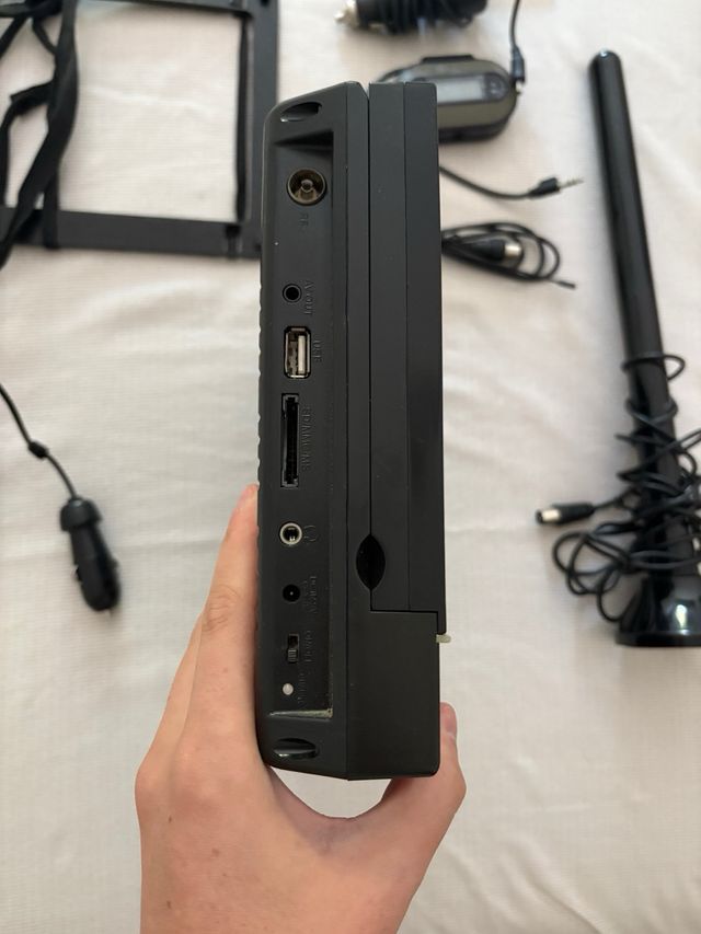 TV portátil Supratech 7"