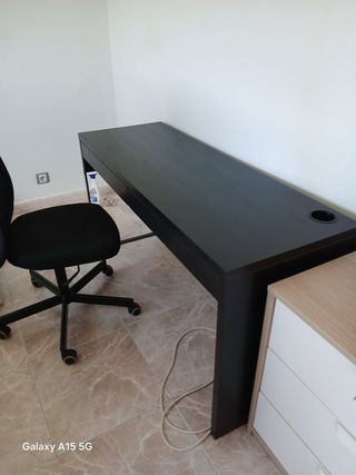 Escritorio negro - madera
Silla Oficina