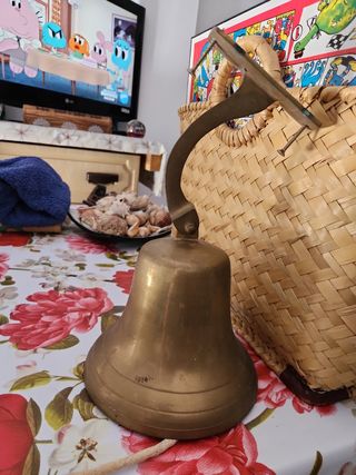 Campana bronce antigua